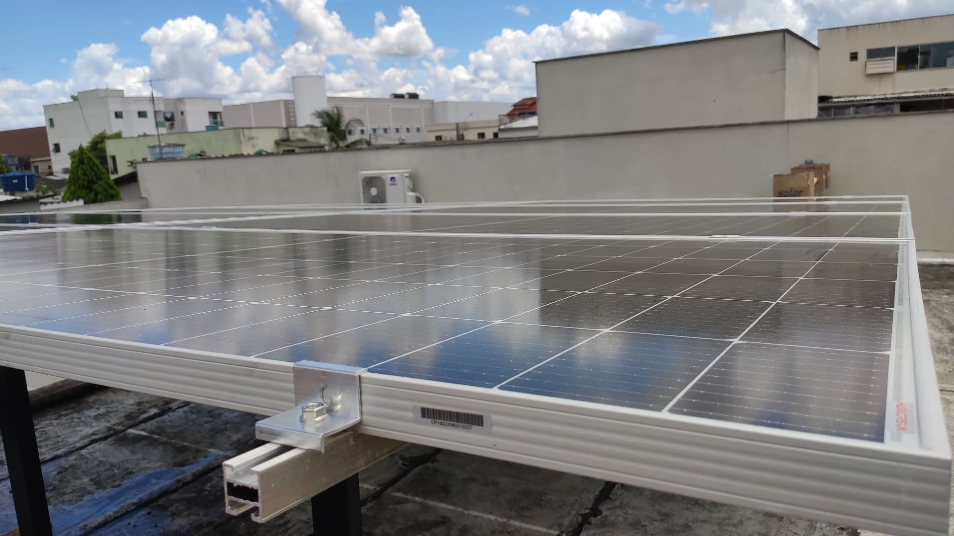 Energia Solar Industrial — Grande escala, grande economia